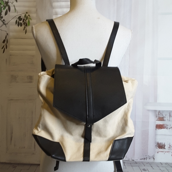 deux demi backpack